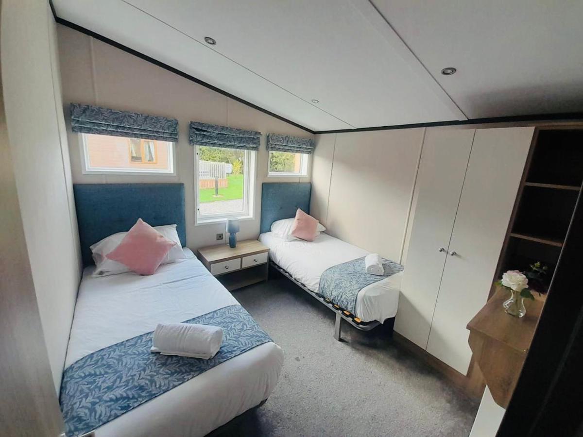 Darwin Lodge With Hot Tub Malton Exterior foto